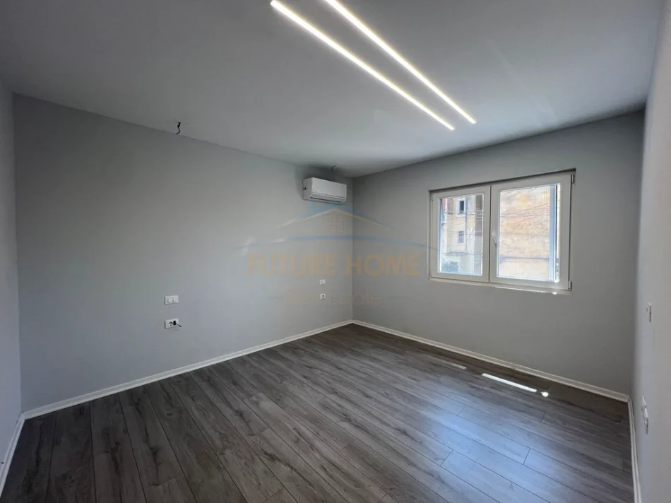 Tirane, jepet me qera ambjent biznesi Kati 2, 53 m² 500 € (Brryli)