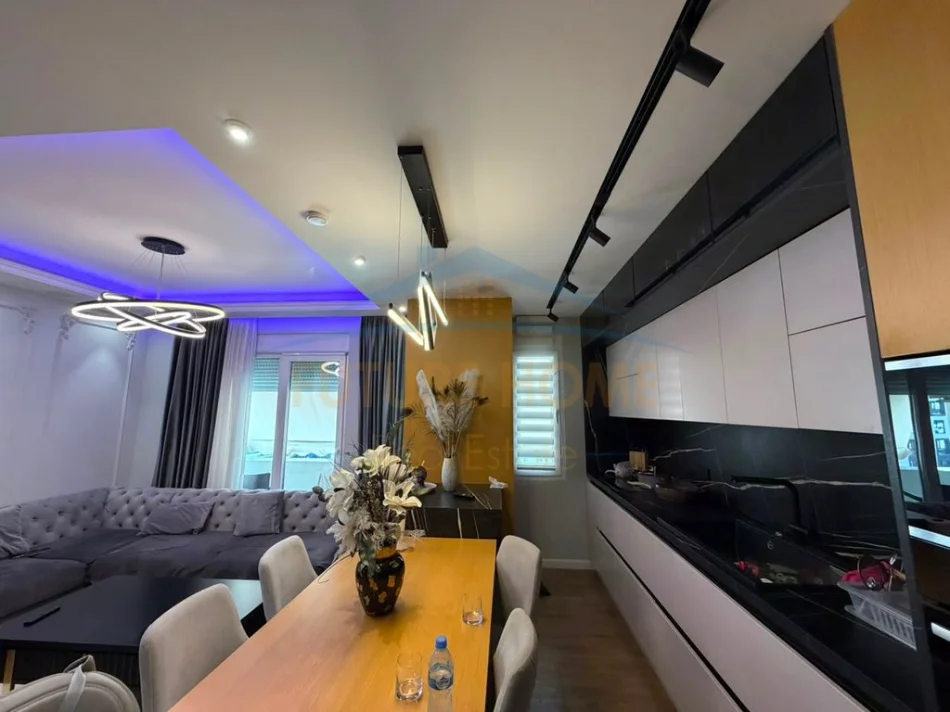 Tirane, shitet apartament 2+1+Aneks+Ballkon Kati 4, 98 m² 245.000 € (ish Fusha e Aviacionit)
