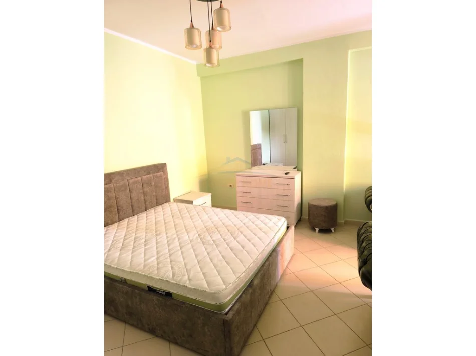 Tirane, shitet apartament 2+1 Kati 5, 94 m² 160.500 € (Prane Restorant Freskut)