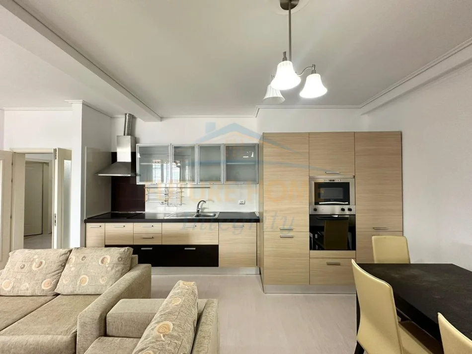 Tirane, shes apartament 2+1+Ballkon Kati 8, 99 m² 205.000 € (Kompleksi Grand)