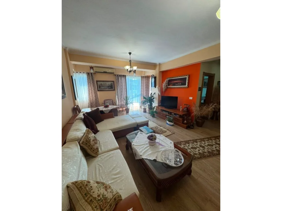 Tirane, shitet apartament 2+1+Ballkon Kati 5, 110 m² 225.000 € (Ish-Nisharaku, Bulevardi Gjergj Fishta)