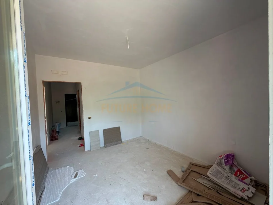 Shitet , Apartament 1+1 , Liqeni i thate , Tirane 0696069906