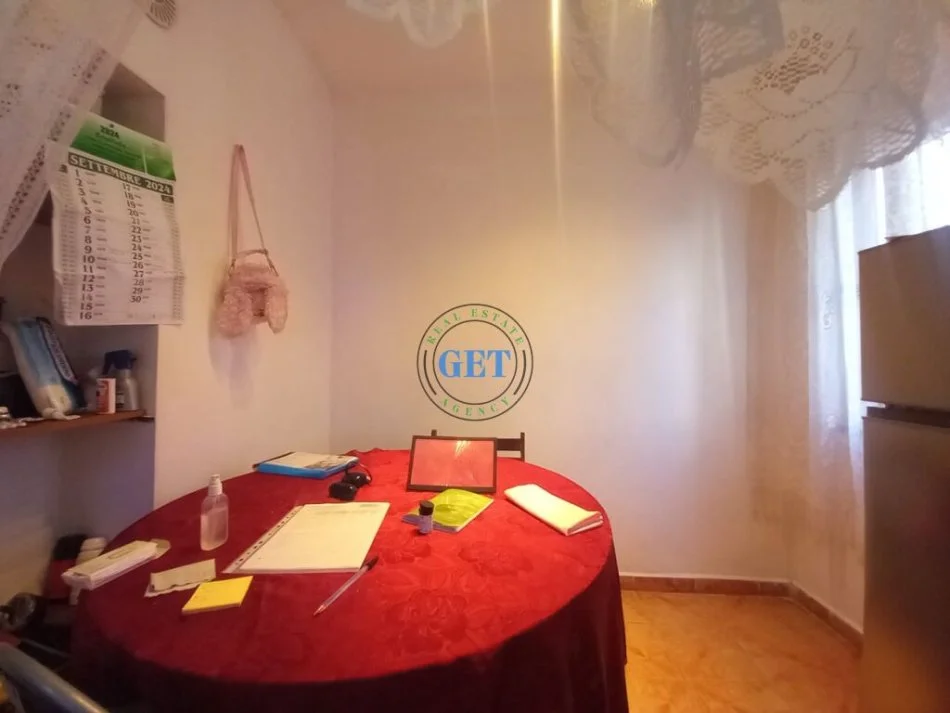 Durres, jepet me qera apartament 1+1+Ballkon Kati 5, 60 m² 250 € (Policia Durres)