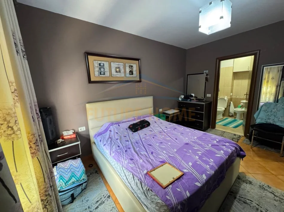 Tirane, shitet apartament 3+1+Ballkon Kati 4, 123 m² 300.000 € (Pallati me Shigjeta)
