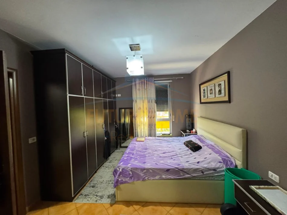 Tirane, shitet apartament 3+1+Ballkon Kati 4, 123 m² 300.000 € (Pallati me Shigjeta)