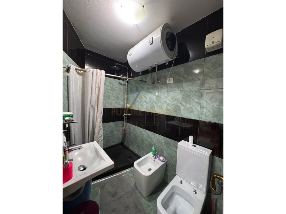 Tirane, shitet apartament 3+1 Kati 4, 123 m² 300.000 € (Pallati me Shigjeta)