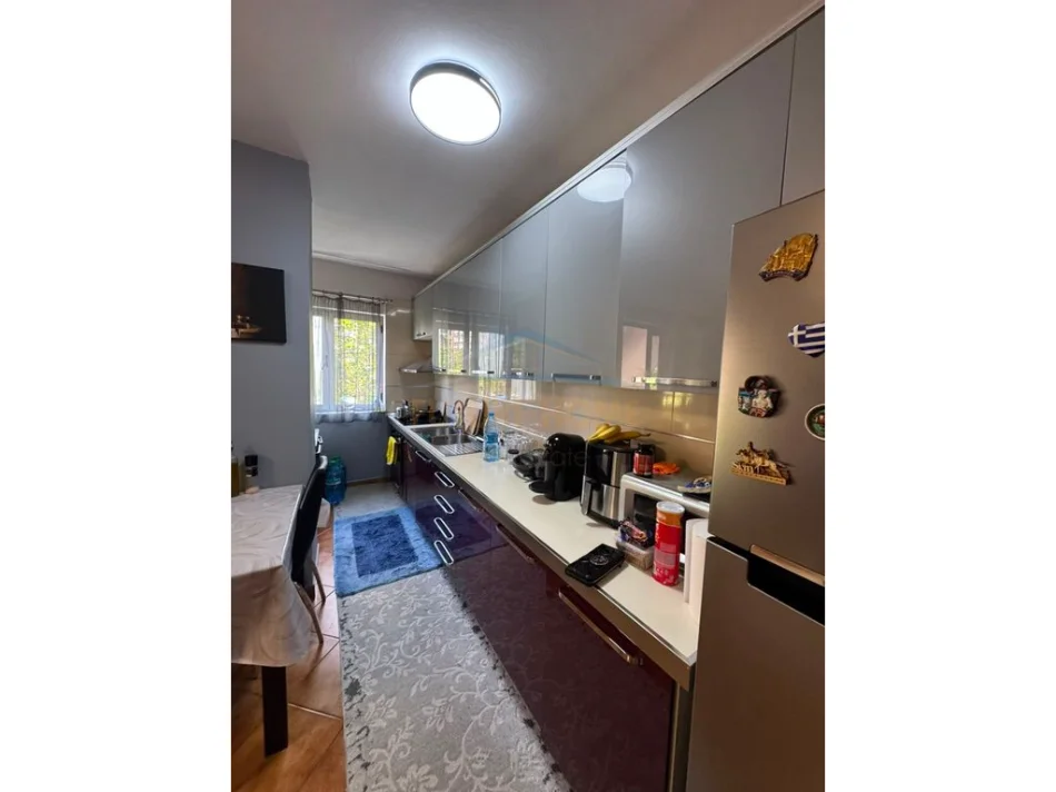 Tirane, shitet apartament 3+1+Ballkon Kati 4, 123 m² 300.000 € (pallati me shigjeta)