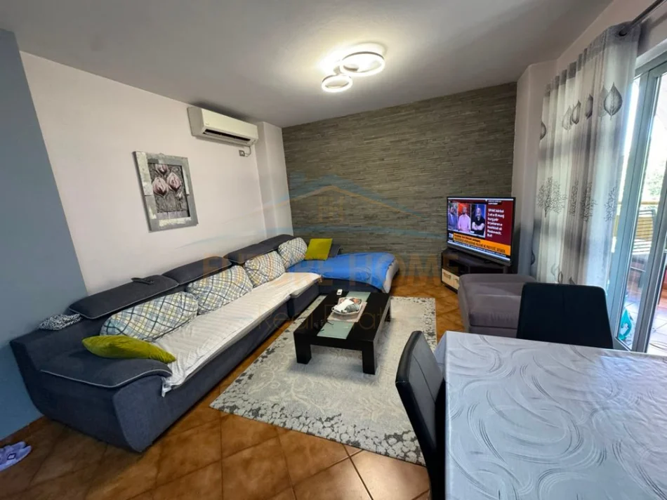 Shitet, Apartament 3+1+2+2 Poste Parkime, Pallati me Shigjeta 0696069906