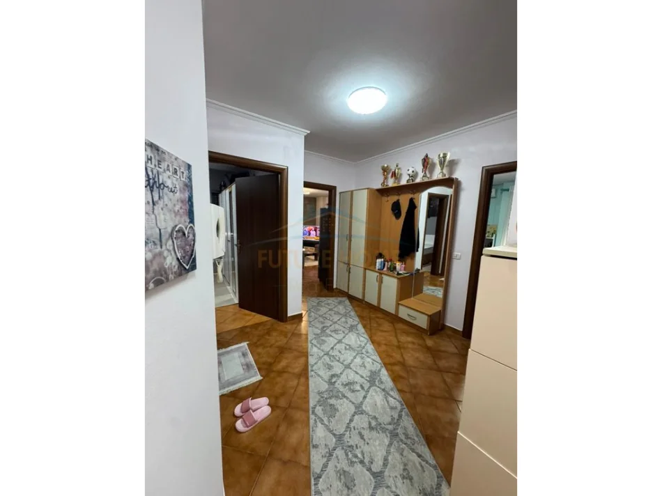 Tirane, shitet apartament 3+1 Kati 4, 123 m² 300.000 € (Pallati me Shigjeta)