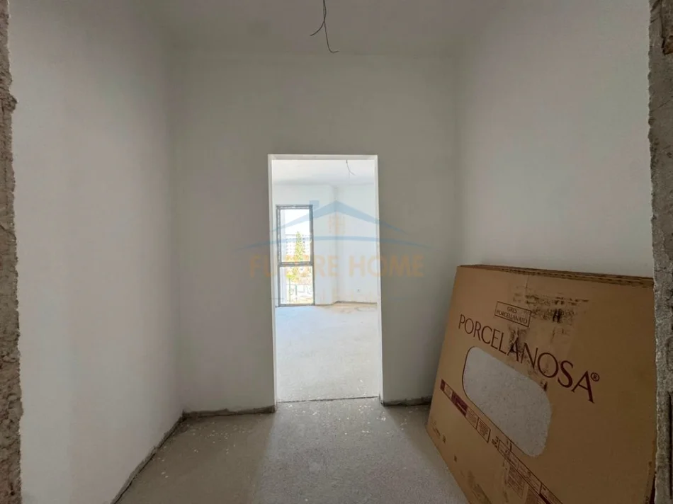 Shitet, Apartament 2+1+2+Post Parkimi, Green Valley, Liqeni I Thate. 0696069906