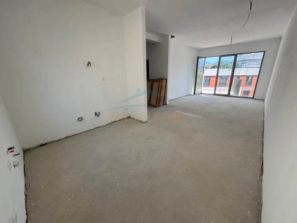 Shitet, Apartament 2+1+2+Post Parkimi, Green Valley, Liqeni I Thate. 0696069906