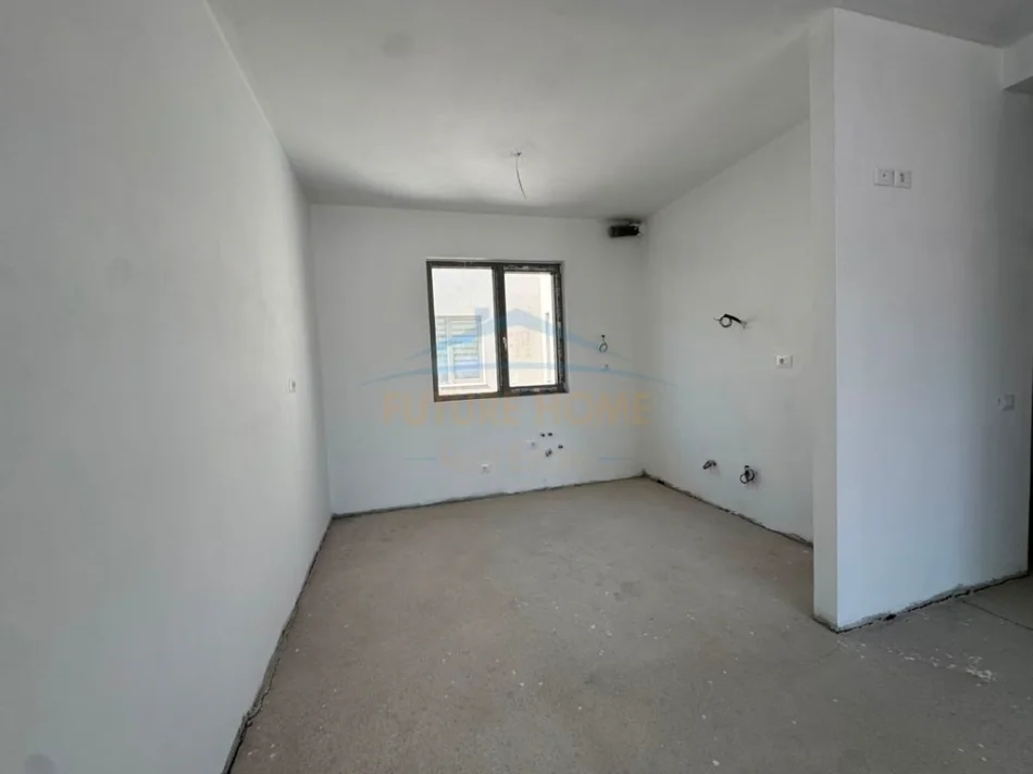 Shitet, Apartament 2+1+2+Post Parkimi, Green Valley, Liqeni I Thate. 0696069906