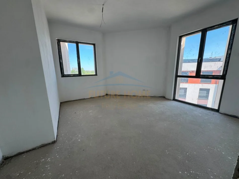 Shitet, Apartament 2+1+2+Post Parkimi, Green Valley, Liqeni I Thate. 0696069906