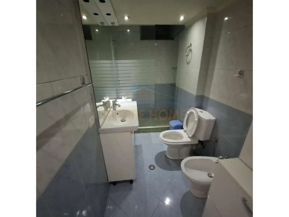 Tirane, shitet apartament 2+1+Ballkon Kati 5, 81 m² 142.000 € (Rruga Astrit Losha, Unaza e Re)