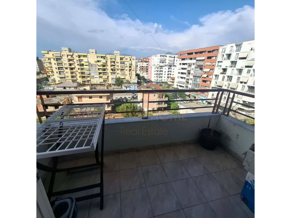Tirane, shitet apartament 2+1+Ballkon Kati 5, 81 m² 142.000 € (Rruga Astrit Losha, Unaza e Re)