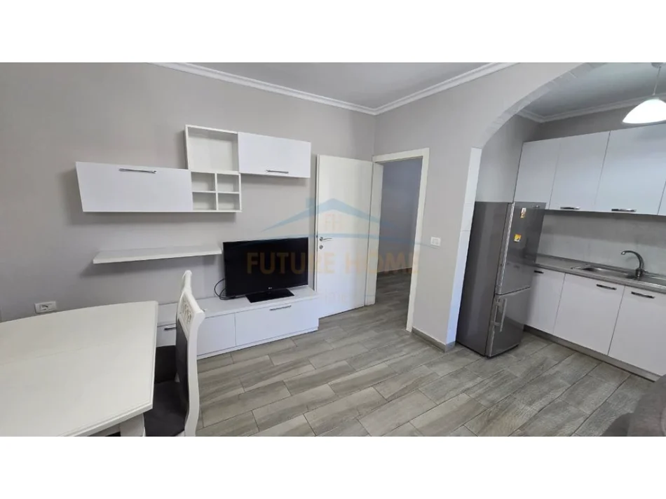 Tirane, jepet me qera apartament 1+1+Ballkon Kati 2, 59 m² 530 € (Rruga Irfan Tomini)