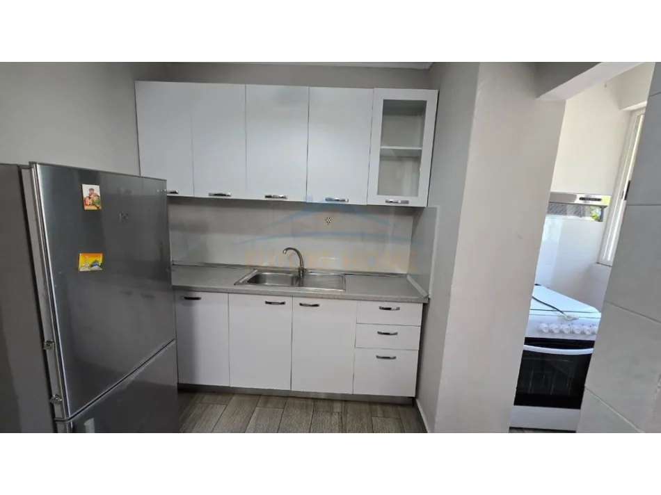 Tirane, jepet me qera apartament 1+1+Ballkon Kati 2, 59 m² 530 € (Rruga Irfan Tomini)