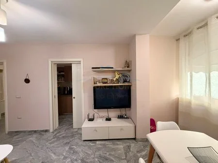 Tirane, jepet me qera apartament 1+1 Kati 2, 80 m² 600 € 