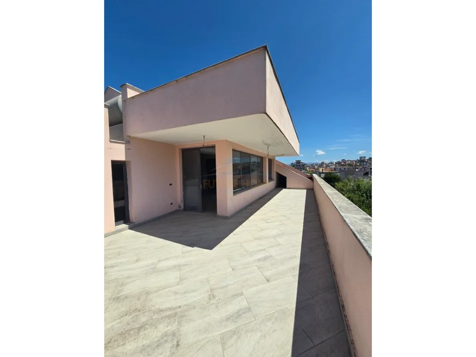 Durres Plazh, shitet Vile Vile 3 Katshe , 118 m² 400.000 € (Durres Plazh)