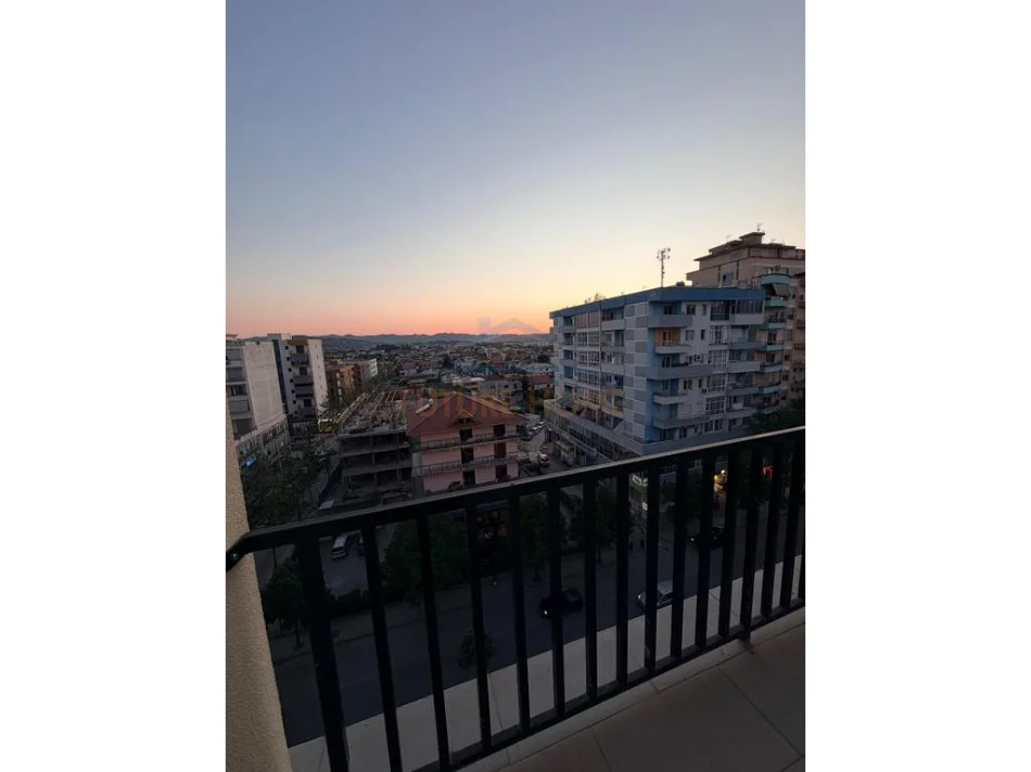 Tirane, shitet apartament 2+1+Aneks+Ballkon Kati 7, 100 m² 13.513.514 € (Kamez)