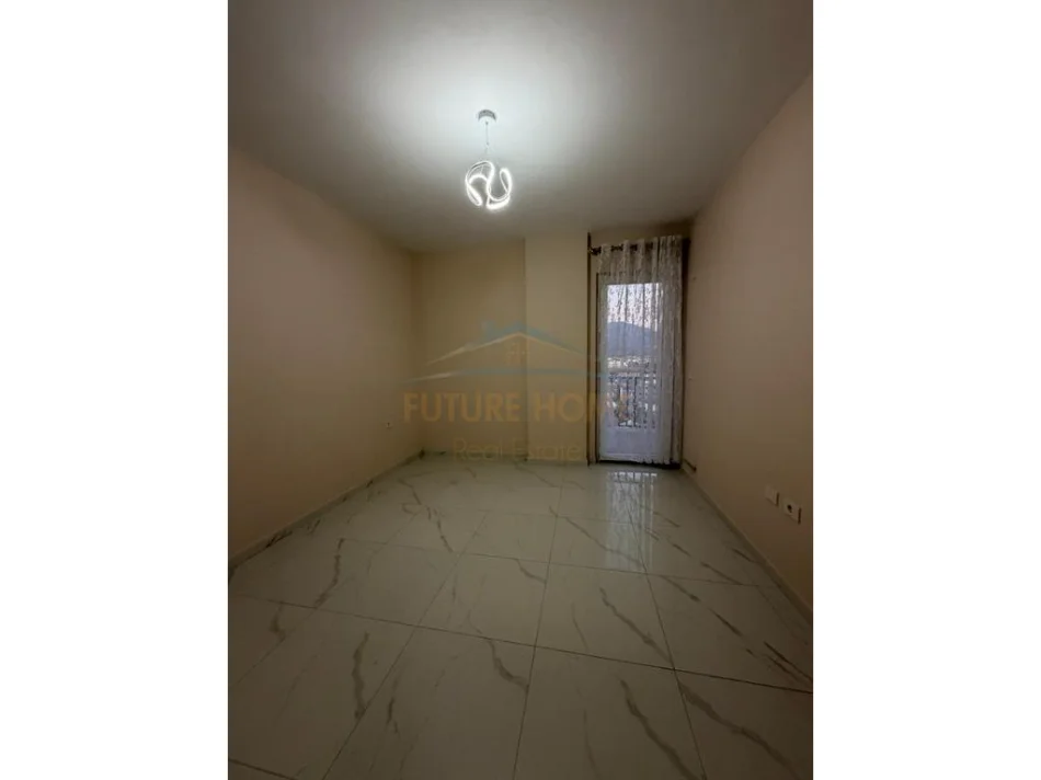Tirane, shitet apartament 2+1+Ballkon Kati 7, 125.000 € 