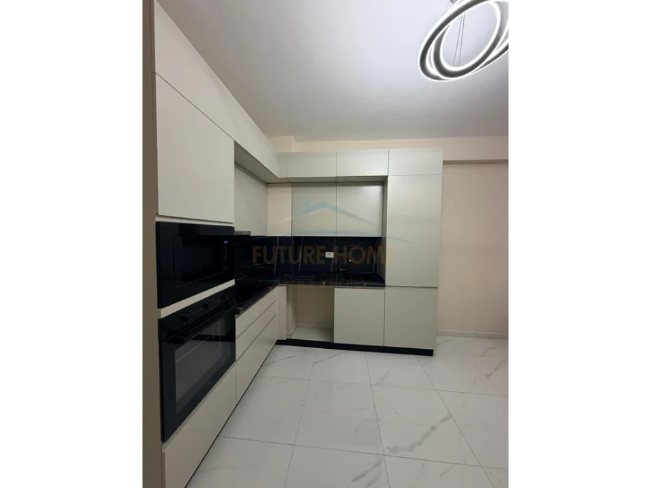 Tirane, shitet apartament 2+1+Ballkon Kati 7, 125.000 € 