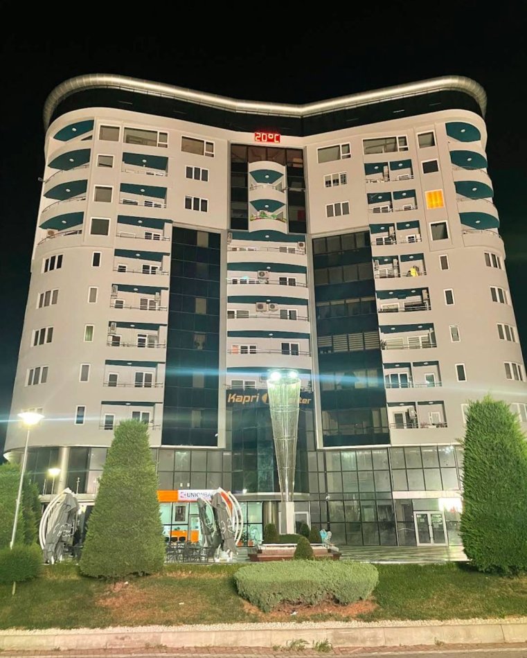 SHITET: Apartament 2 + 1/Pogradec_ Center Kapri/PAMJE NGA LIQENI