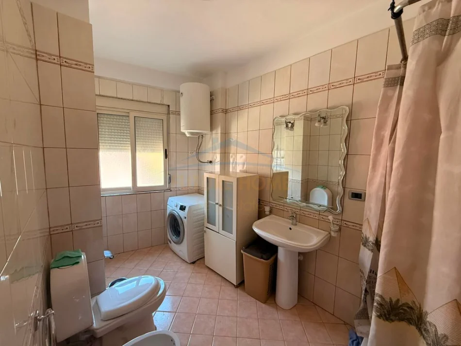 Tirane, jap me qera apartament 1+1 Kati 1, 67 m² 650 € (Rruga e Bogdanëve.)