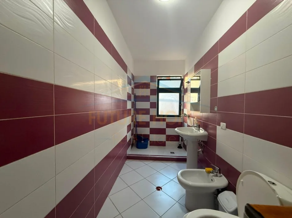 Tirane, jepet me qera apartament 2+1 Kati 3, 85 m² 500 € (Kompleksi Molla, Bulevardi Migjeni)
