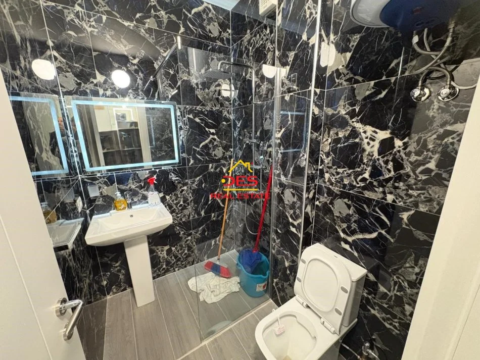 Vlore, jepet me qera apartament 2+1+Ballkon Kati 6, 90 m² 500 € (Rruga Irakli Pylli)