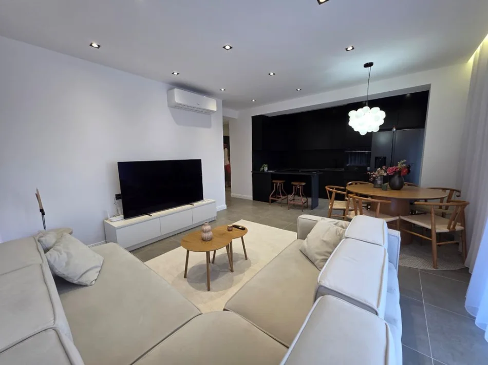 Tirane, jepet me qera apartament 3+1 Kati 5, 142 m² 1.500 € (Rezidenca Kodra e Diellit 2)