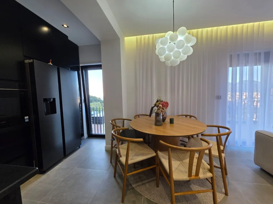 Tirane, jepet me qera apartament 3+1 Kati 5, 142 m² 1.500 € (Rezidenca Kodra e Diellit 2)