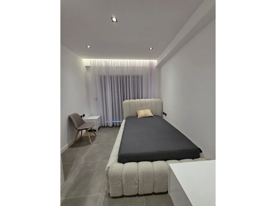 Tirane, jepet me qera apartament 3+1+Ballkon Kati 5, 141 m² 1.500 € (Kodra e Diellit)