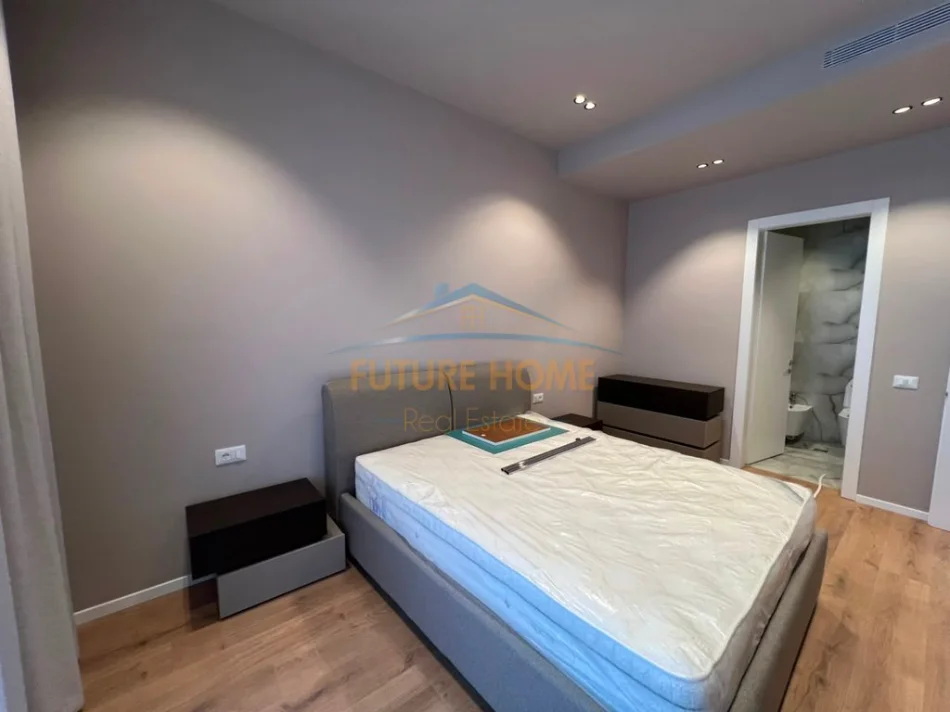 Tirane, jepet me qera apartament 2+1 Kati 7, 121 m² 