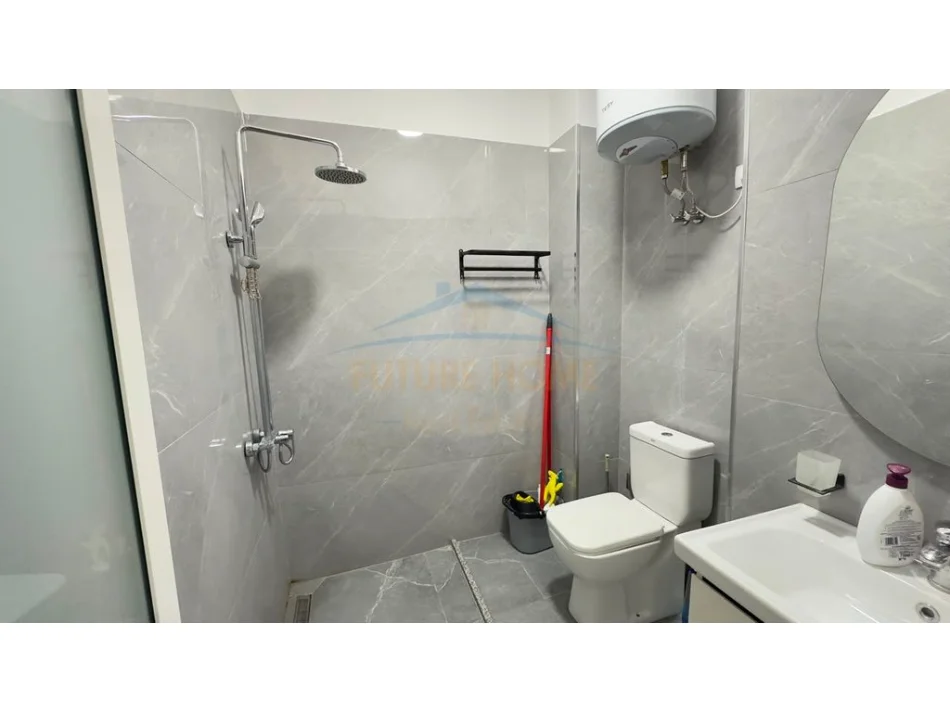 Tirane, jepet me qera apartament 2+1 Kati 4, 93 m² 750 € (Brryli)
