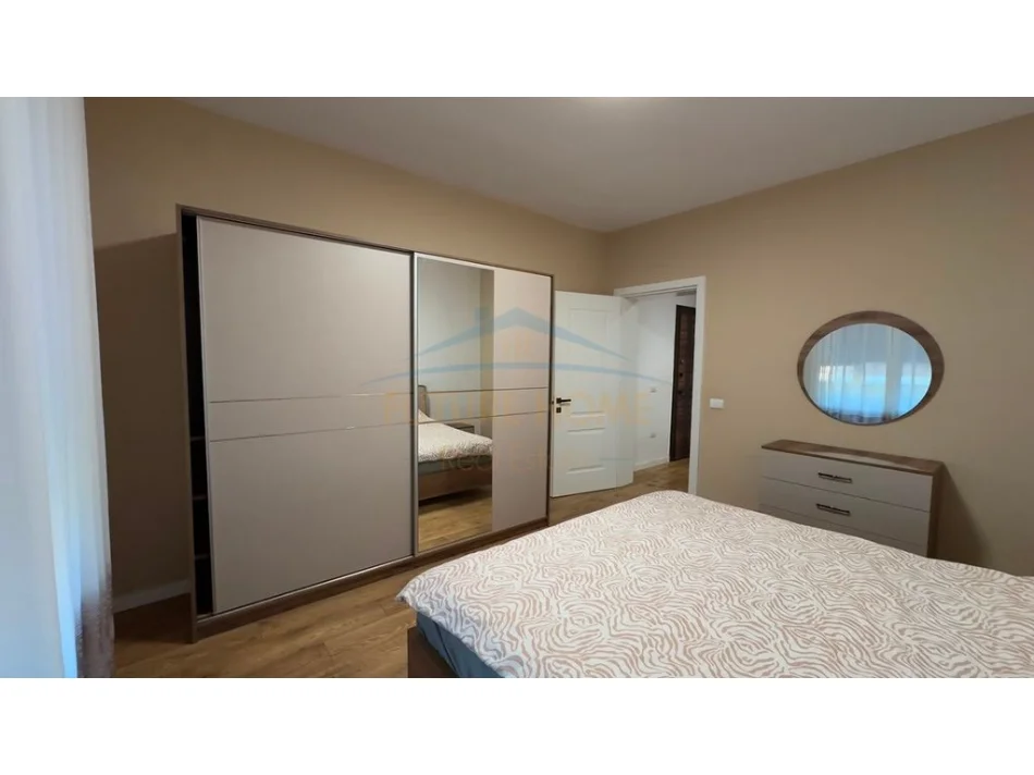 Tirane, jepet me qera apartament 2+1 Kati 4, 93 m² 750 € (Brryli)
