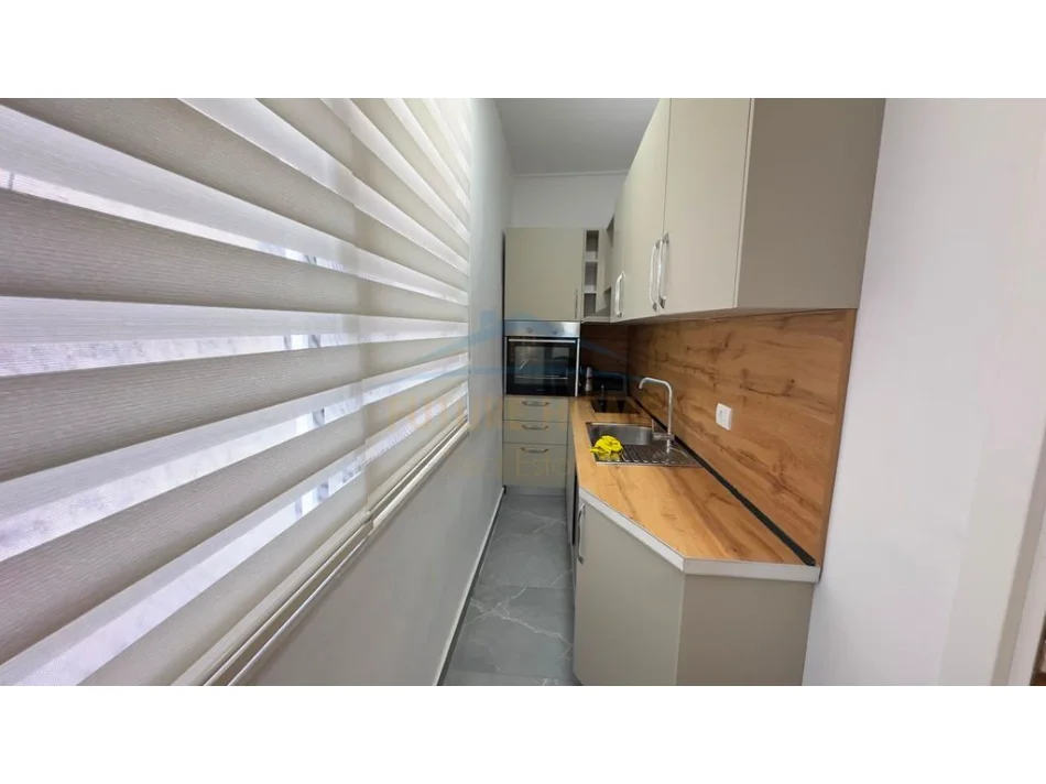 Tirane, jap me qera apartament 2+1 Kati 4, 93 m² 750 € (Brryl , Tirane,)