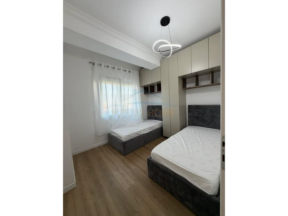 jap me qera apartament 2+1+Ballkon Kati 4, 102 m² 600 € (RRUGA E KAVAJES)