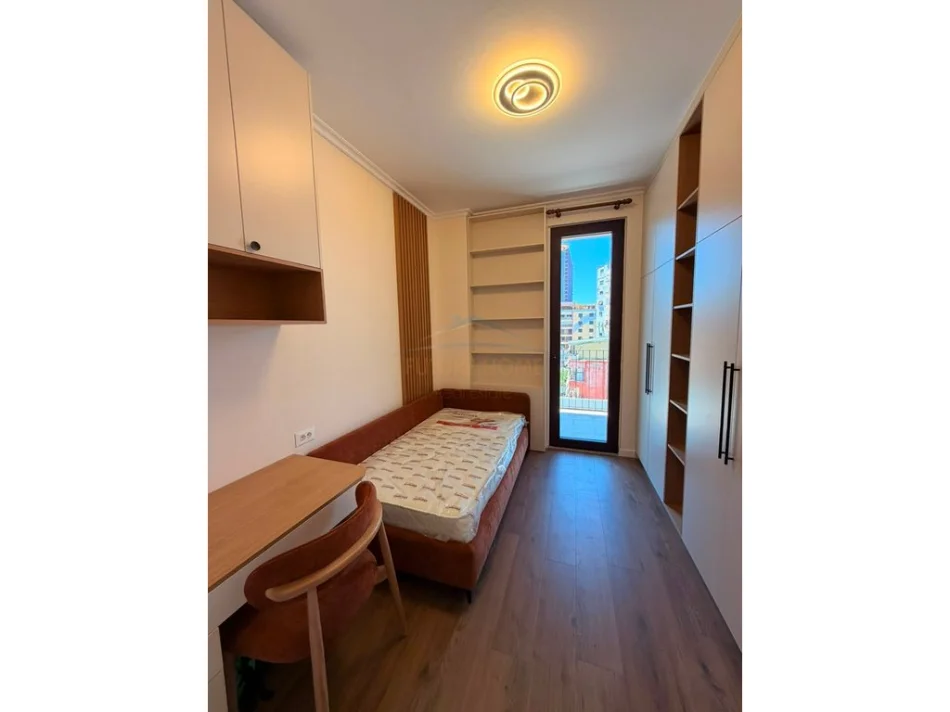 Tirane, jepet me qera 2+1+Ballkon Kati 5, 2.200 € 