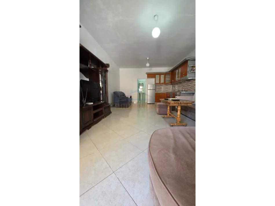 Tirane, jepet me qera apartament 1+1 Kati 2, 97 m² 300 € (Misto mame)