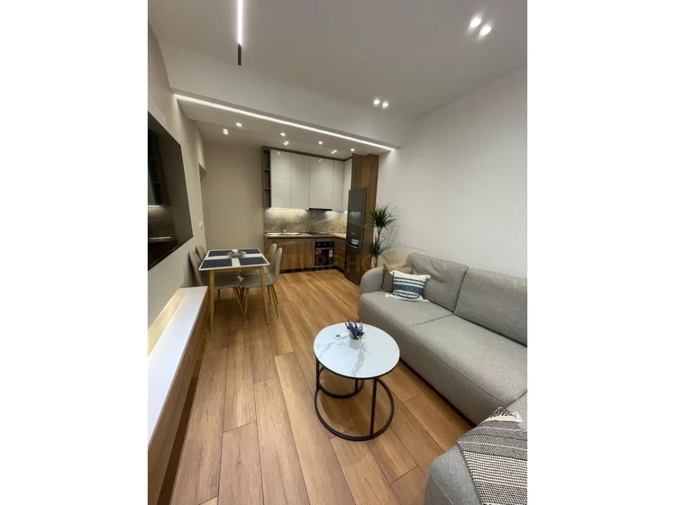 Tirane, shes apartament 1+1 Kati 4, 60 m² 163.000 € (Pazari i Ri, Tiranë.)