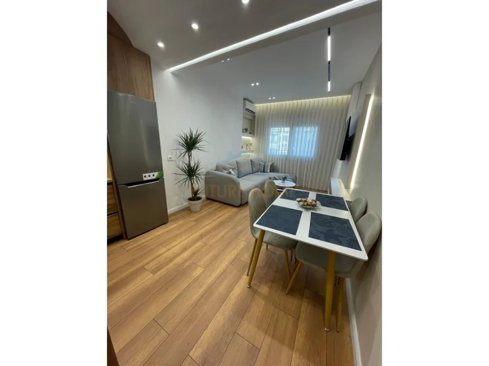 Tirane, shitet apartament 1+1+Ballkon Kati 4, 60 m² 163.000 € (Pazari i Ri)