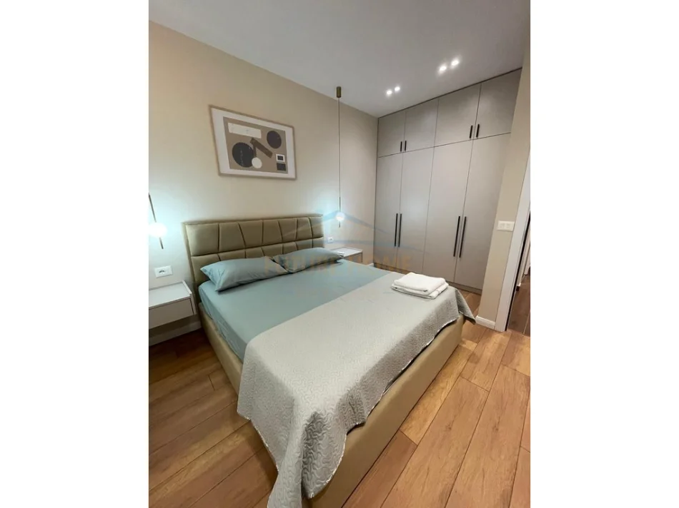 Tirane, shes apartament 1+1 Kati 4, 60 m² 163.000 € (Pazari i Ri, Tiranë.)