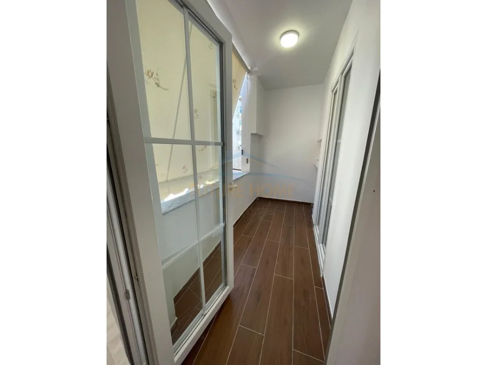 Tirane, shitet apartament 1+1+Ballkon Kati 4, 60 m² 163.000 € (Pazari i Ri)