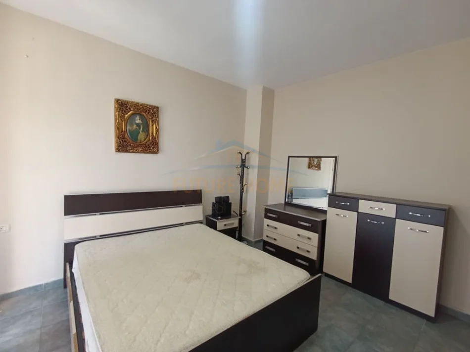 Tirane, jap me qera apartament 1+1 Kati 1, 60 m² 400 € (Laprake.)