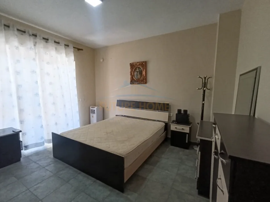 Tirane, jap me qera apartament 1+1 Kati 1, 60 m² 400 € (Laprake.)