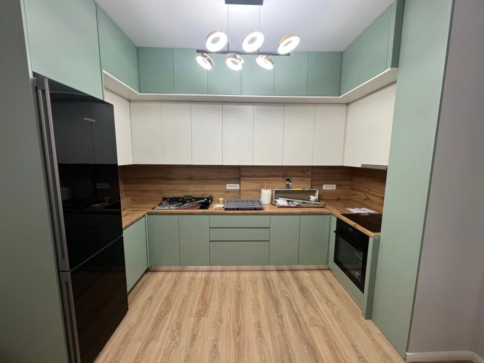 Tirane, jepet me qera apartament 2+1 Kati 3, 112 m² 700 € (Stacioni i trenit)