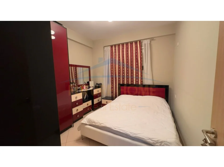 Tirane, shitet apartament 1+1+Ballkon Kati 7, 57 m² 130.000 € (Pallati me Shigjeta)