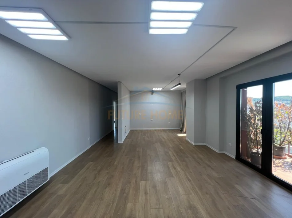 Tirane, jepet me qera ambjent biznesi Kati 0, 160 m² 2.500 € (Rruga e Kavajes, Tiranë)