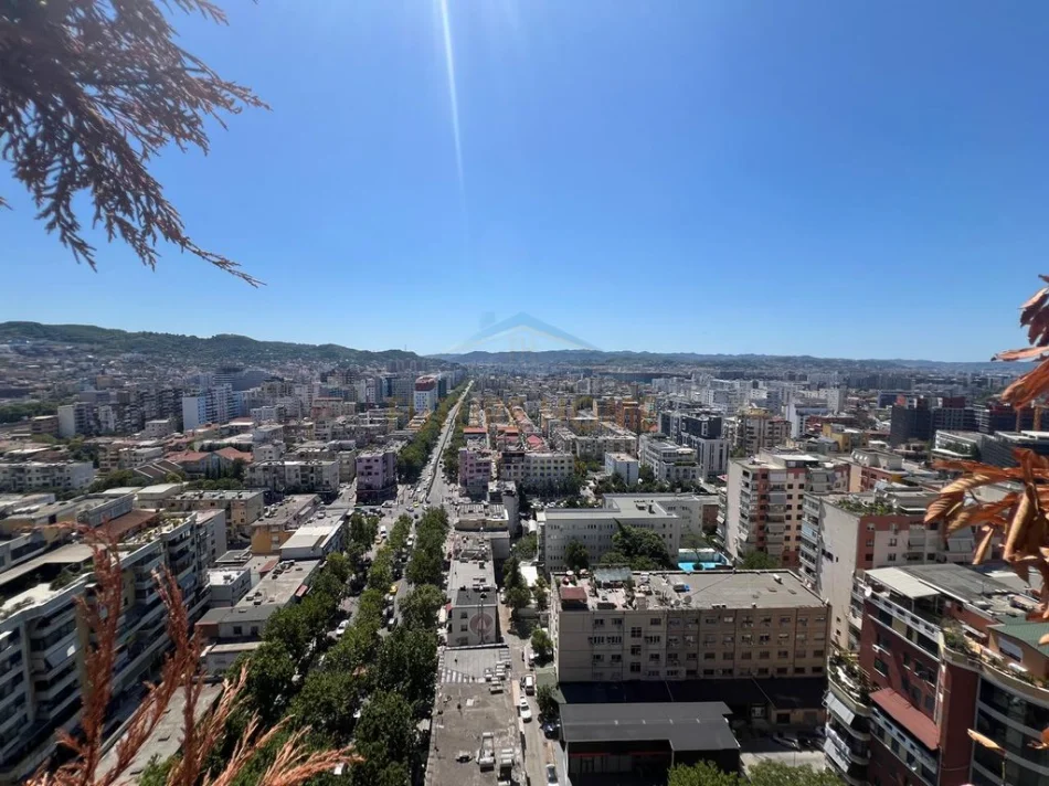Tirane, jepet me qera ambjent biznesi , 160 m² 2.500 € (Rruga e Kavajes)